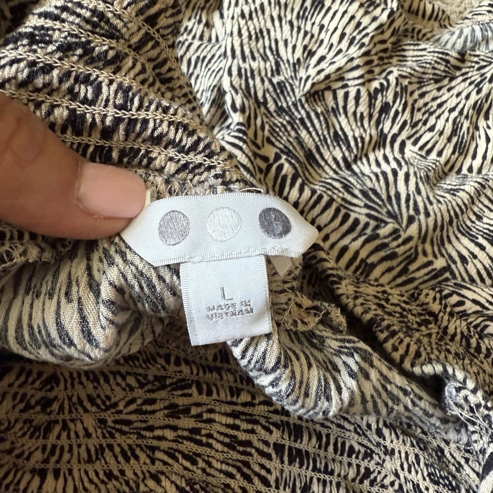 Three Dots Black and White Athletic Shorts - Picture 3 of 3